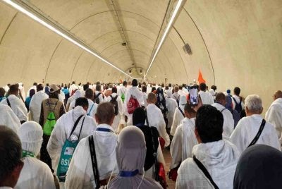  Ibadah melontar jamrah sering dilihat sekadar rutin fizikal dalam rangkaian ibadah haji. 