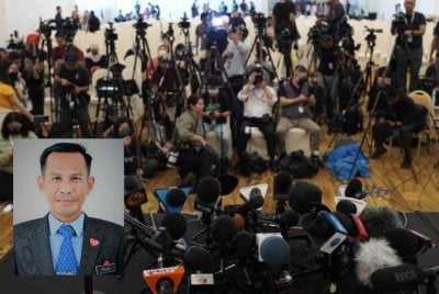 Media berfungsi sebagai platform untuk memastikan maklumat yang disampaikan bukan sahaja tepat, tetapi juga sampai kepada sasaran yang lebih luas. Gambar fail. Gambar kecil: Muhamad Azuan