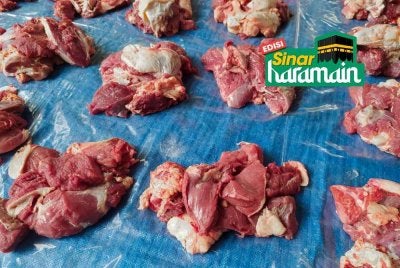 DIBOLEHKAN untuk menghadiahkan daging korban kepada jiran bukan Islam. Foto Canva