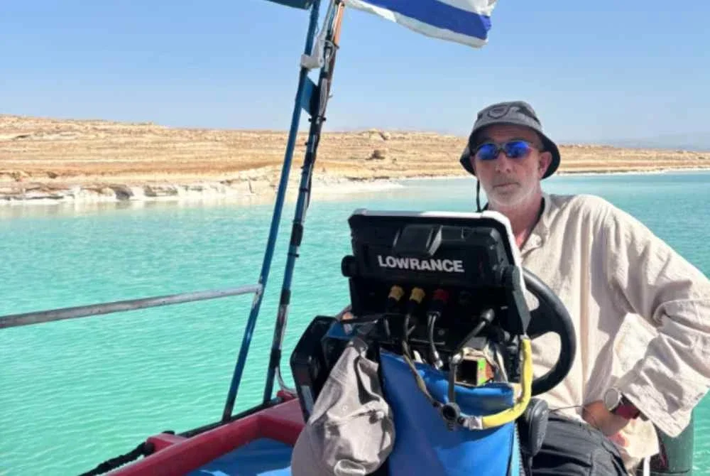 Jake Ben Zaken menyaksikan sendiri perubahan pantas yang berlaku di Laut Mati. Foto CNN