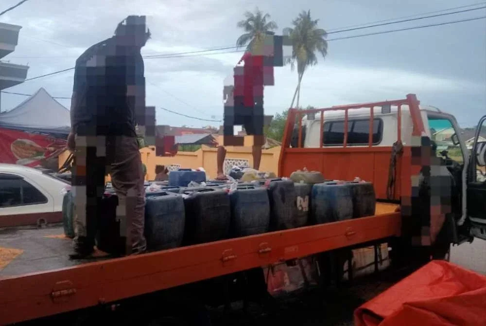 Kesemua barang kes telah dirampas dan siasatan lanjut sedang dijalankan bagi mengesan individu lain yang dipercayai terlibat dalam kegiatan terbabit - Foto: KPDN