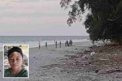 Jason Alexander (gambar kecil) dikhuatiri lemas selepas hilang dihanyutkan ombak kuat ketika mandi bersama ahli keluarganya di Pantai Batu Linting, Kuala Penyu, petang Jumaat.