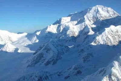 Tiga pendaki dari Latvia maut dalam kemalangan di puncak tertinggi Amerika Utara, Denali. Foto Reuters. 