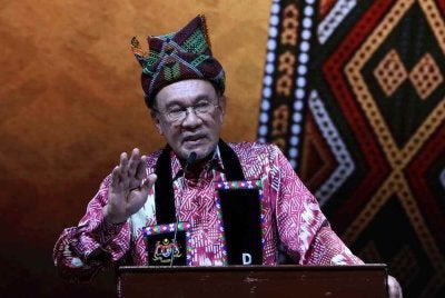 Perdana Menteri, Datuk Seri Anwar Ibrahim menyampaikan ucapan pada Majlis Perasmian Pesta Kaamatan 2026 di Hongkod Koisaan, Penampang, hari ini. Foto Bernama 