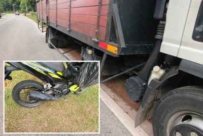 Nahas di Jalan Kangkar Senangar-Pagoh meragut nyawa seorang penuntut madrasah. - Foto IPD Batu Pahat