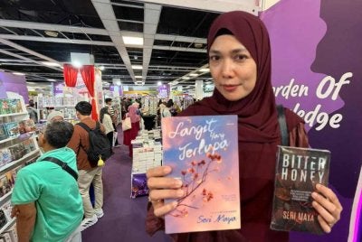 Seri Maya bersama karya terbaharunya 'Langit Yang Terlupa'