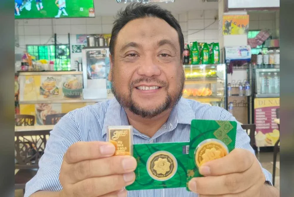 Yahanis menunjukkan beberapa bentuk emas pelaburan yang kini mendapat perhatian susulan penurunan harga emas semasa.