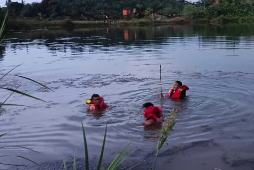 Operasi mencari remaja perempuan lemas dalam kejadian di kolam kuari Kampung Gum-Gum, Jalan Kuari 5, Sandakan.