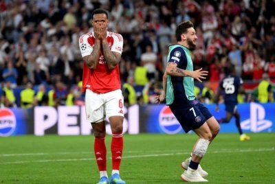Reaksi kecewa Gabriel selepas sepakannya jaguh melepasi.palang sekali gus menyaksikan PSG mempertahankan trofi Liga Juara-Juara. Foto: Agensi