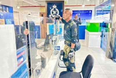 Aspek kebajikan anggota serta kesiapsiagaan pasukan menjadi tumpuan Fadil ketika melakukan lawatan mengejut ke Balai Polis Tun H.S. Lee dan Balai Polis Chow Kit pada Sabtu.