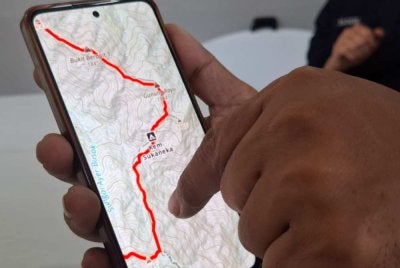 Pasukan SAR bersama Perhilitan telah digerakkan ke satu lagi lokasi kamera pengawasan di Gunung Rayu bagi mendapatkan kad memori bagi tujuan pemeriksaan.