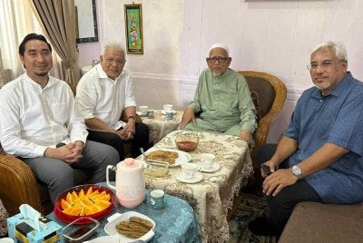 Gambar yang dimuat naik oleh Wan Ahmad Fayhsal di laman Facebooknya.