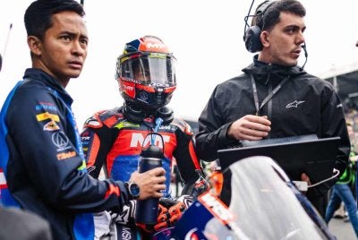 Hakim Danish akhirnya menamatkan perlumbaan di podium dalam musim penuh pertamanya di Moto3. Foto FB Hakim Danish 