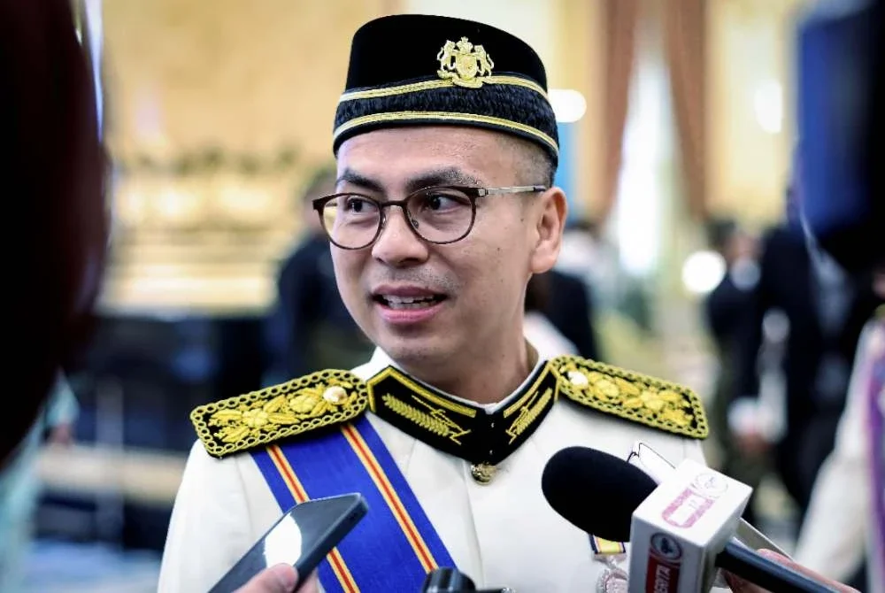 Fahmi ditemui media selepas Istiadat Menghadap dan Pengurniaan Darjah Kebesaran, Bintang dan Pingat Persekutuan bersempena Ulang Tahun Hari Keputeraan Rasmi Yang di-Pertuan Agong di Istana Negara pada Isnin. Foto Bernama