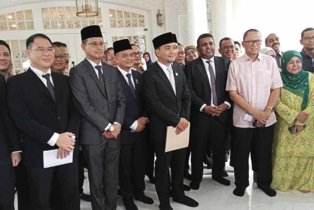 Onn Hafiz mengumumkan pembubaran DUN Johor selepas menghadap dan mendapat perkenan Pemangku Sultan Johor, Tunku Mahkota Ismail pada Isnin.