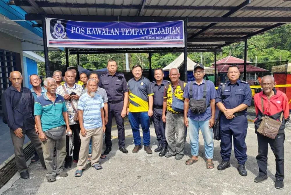 Seramai 12 Tok Batin menyertai taklimat bersama polis di Pusat Kawalan Tempat Kejadian (PKTK) di Surau At-Taqwa, Stesen Janakuasa Sultan Idris II Woh, Tapah pada Isnin bagi menyelaras bantuan komuniti tersebut.