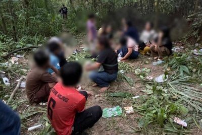 Cubaan 13 warga Myanmar termasuk dua kanak-kanak memasuki negara ini melalui laluan tidak sah di kawasan sempadan di Jeli bagi mencari pekerjaan di Lembah Klang tidak kesampaian apabila mereka dicekup Pasukan Gerakan Am (PGA) dalam Op Taring Wawasan pada Ahad.Foto:PGA
