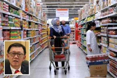 Bagi mengimbangi kos operasi dan memastikan kelangsungan perniagaan, kenaikan harga jualan produk menjadi langkah yang tidak dapat dielakkan. Gambar kecil: Heng Guie