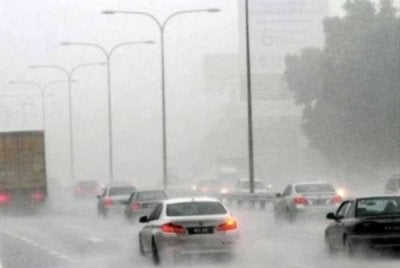 Jabatan Meteorologi Malaysia (MetMalaysia) mengeluarkan amaran ribut petir, hujan lebat dan angin kencang di sembilan negeri. Gambar hiasan 