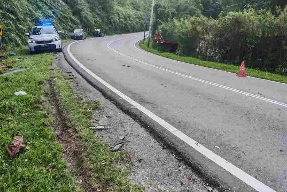 Seorang pegawai kanan polis maut kemalangan di Jalan Batang Kali-Genting pada Selasa.