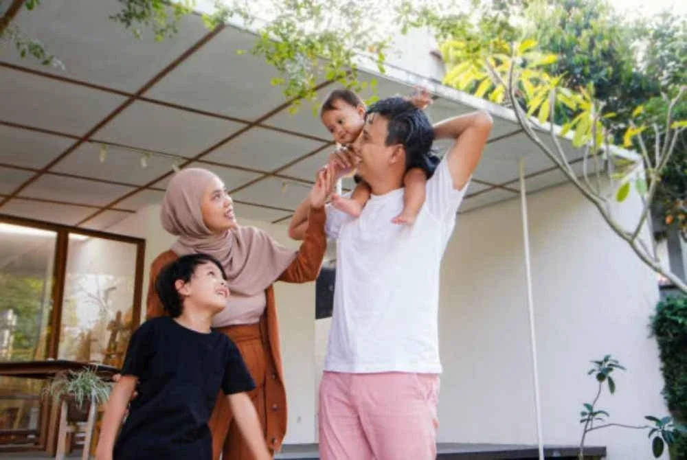 Semua ibu bapa mahu anak-anak mereka mendapat keputusan cemerlang. - Gambar hiasan