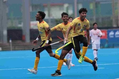 Pemain negara meraikan kejayaan mara ke separuh akhir selepas menewaskan China 3-0. Foto: Asian Hockey Federation