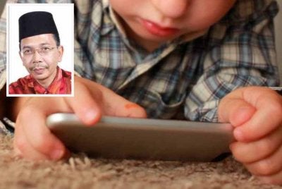 Anak-anak perlu dibimbing supaya mereka mampu menguasai teknologi tanpa menggadaikan maruah diri, agama dan nilai kehidupan. Foto hiasan (Gambar kecil: Wan Akashah)