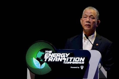 Timbalan Perdana Menteri, Datuk Seri Fadillah Yusof yang juga Menteri Peralihan Tenaga dan Transformasi Air menyampaikan ucaptama khas pada Persidangan Peralihan Tenaga 2026 (ETCon26) di Pusat Konvensyen Kuala Lumpur (KLCC), hari ini. Foto Bernama