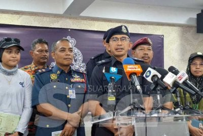  Abdul Malik ketika sidang akhbar pada Rabu.