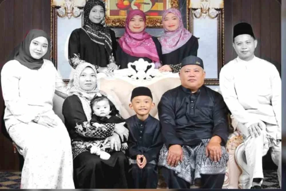 Lima sekeluarga termasuk seorang bayi perempuan maut dalam kemalangan.