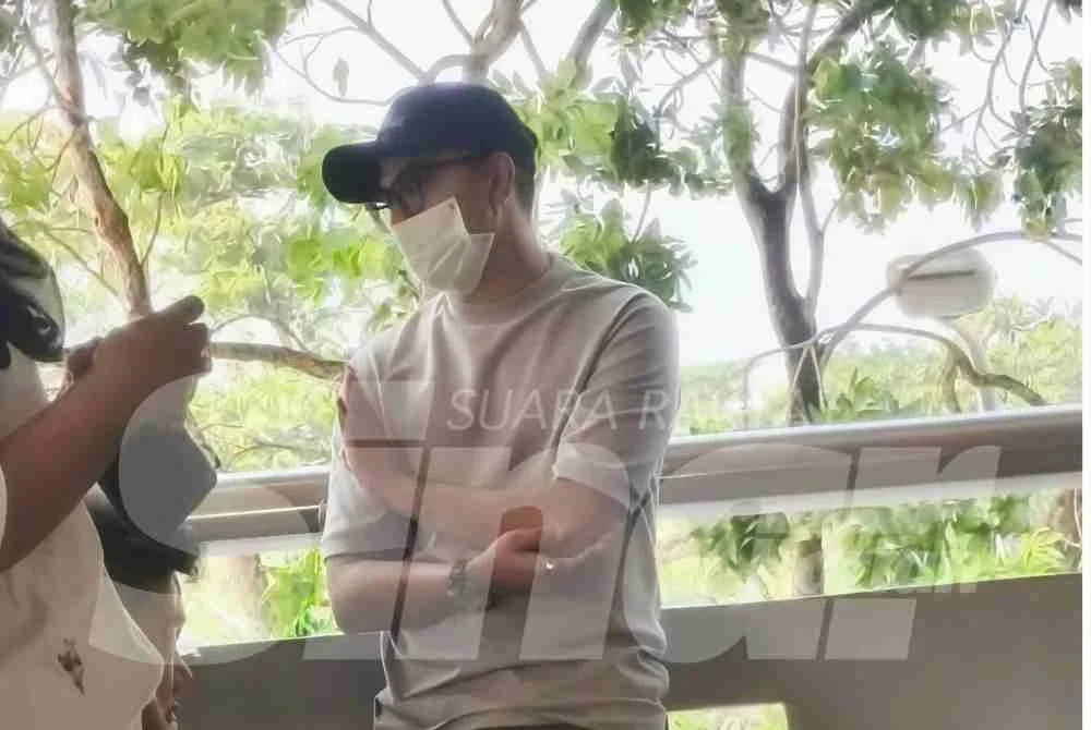 Tertuduh dengan sengaja telah melakukan persetubuhan yang bertentangan dengan aturan tabii tanpa kerelaan mangsa yang berusia 16 tahun semasa kejadian.