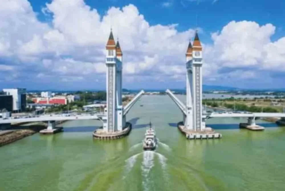 Jumlah pelancong itu berdasarkan rekod kemasukan melalui plaza tol di Terengganu iaitu LPT2 sebanyak 419,183 kenderaan dalam tempoh sama. Foto hiasan