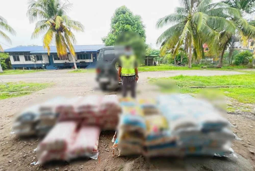 PGA berjaya merampas pelbagai jenis beras bernilai RM36,665. Foto PGA