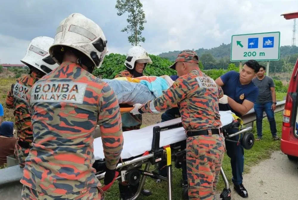 Semua mangsa dibawa ke hospital berhampiran bagi mendapatkan rawatan lanjut.