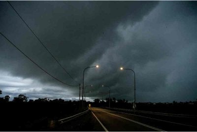 MetMalaysia mengeluarkan amaran ribut petir, hujan lebat dan angin kencang di lima negeri hingga jam 3 petang ini. Foto fail Bernama