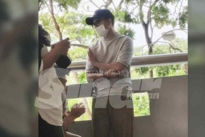 Penari bebas didakwa atas dua pertuduhan melakukan amang seksual fizikal dan seks oral terhadap remaja lelaki berusia 16 tahun.