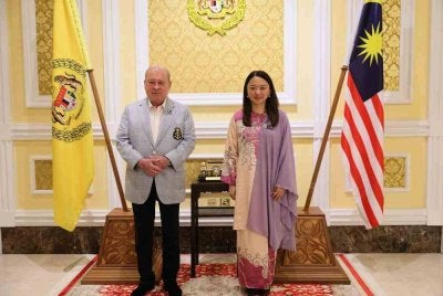 Sultan Ibrahim berkenan menerima menghadap Menteri di Jabatan Perdana Menteri (Wilayah Persekutuan), Hannah Yeoh di Istana Negara pada Khamis. foto: FB Hannah Yeoh