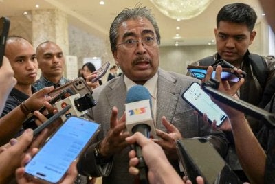 Johari ditemui pemberita pada majlis Mesyuarat Agung Tahunan ke-49 Dewan Perniagaan Amerika Malaysia, Khamis. Foto Bernama