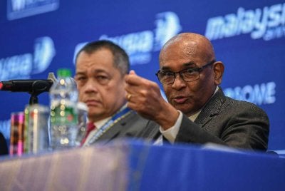 Windsor (kanan) menjelaskan, keputusan di peringkat AFC sudah dibuat dan ia telah selesai. Foto: Bernama 