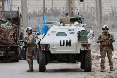 Seorang anggota pengaman UNIFIL terbunuh manakala dua lagi cedera selepas peluru mortar mengenai kedudukan mereka di selatan Lubnan. Foto Anadolu