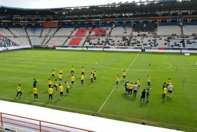 Penyokong tidak dibenarkan membawa botol air kosong ke dalam stadium semasa perlawanan Piala Dunia. Foto AFP