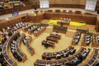 DUN Perlis pada Khamis meluluskan usul Cadangan Pemberatan Hukuman Mandatori dan Pemerkasaan Penguatkuasaan Terhadap Pesalah Pemandu Di Bawah Pengaruh Alkohol di negeri itu. Foto Bernama