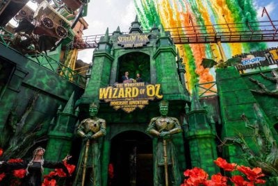 Michelle dan Lynton menyempurnakan gimik pelancaran wajah baharu Scream Park Sunway Lagoon pada Rabu.