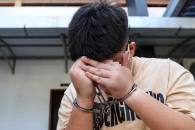 Remaja terbabit sebelum ini ditahan reman selama dua hari bagi membantu siasatan berhubung kemalangan maut yang mengorbankan lima nyawa, termasuk empat sekeluarga di Jalan Renggam-Simpang Renggam. Foto Bernama