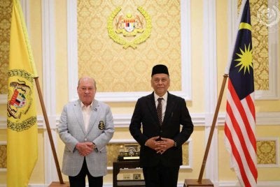 Sultan Ibrahim berkenan menerima menghadap Pengerusi SPR, Datuk Seri Ramlan Harun. Foto Facebook Sultan Ibrahim Sultan Iskandar