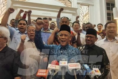 Aminuddin mengadakan sidang media tergempar di kediaman rasmi Menteri Besar Negeri Sembilan pada Khamis malam.