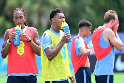 Pemain England menjalani latihan di bawah terik matahari di Palm Beach Gardens, Florida. 