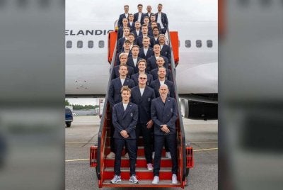 Kapten Arsenal, Martin Odegaard (depan, kiri) mengetuai barisan pemain Denmark ke Piala Dunia 2026. - FOTO: Agensi