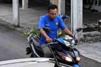 Motosikal yang disyaki dilarikan suspek.