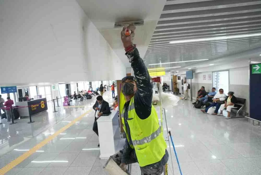 Kerja pengubahsuaian turut dilakukan di Lapangan Terbang Antarabangsa Benito Juarez.